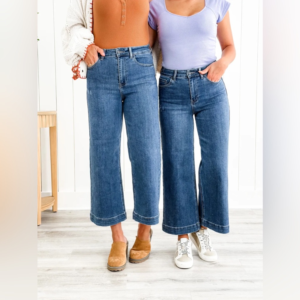Risen High Rise Medium Wash Ankle Wide Leg Jeans size 11/30